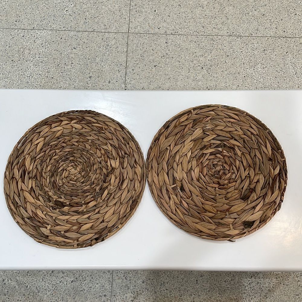 Pair (2) of water hyacinth straw natural material placemats chargers wall decor - Picture 6 of 6